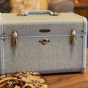 Vintage 1950’s Samsonite Hawaiian Blue Tweed Train Case